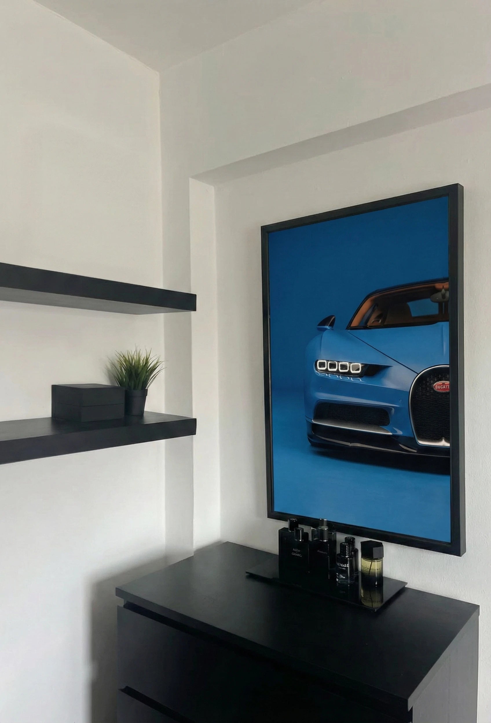Décor pour chambre. Tableau de voiture bolide. Bugatti Chiron.
